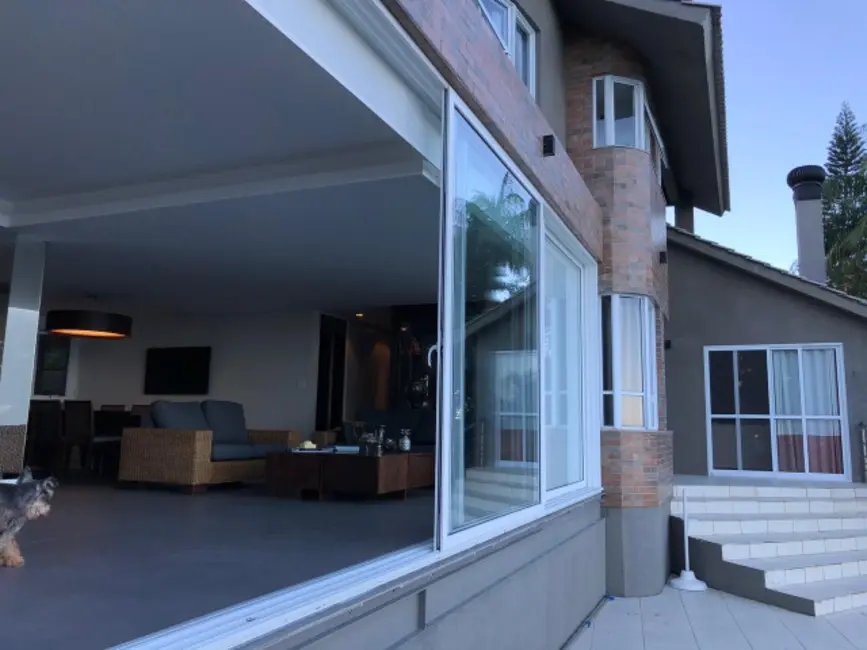 Casa com 5 quartos à venda, 550m2 em Praia do Estaleiro, Balneario Camboriu - SC - imagem 7 Foto 7 de Casa com 5 quartos à venda, 550m2 em Praia do Estaleiro, Balneario Camboriu - SC