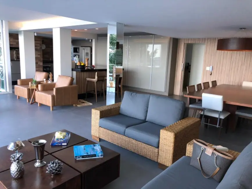 Casa com 5 quartos à venda, 550m2 em Praia do Estaleiro, Balneario Camboriu - SC - imagem 9 Foto 9 de Casa com 5 quartos à venda, 550m2 em Praia do Estaleiro, Balneario Camboriu - SC