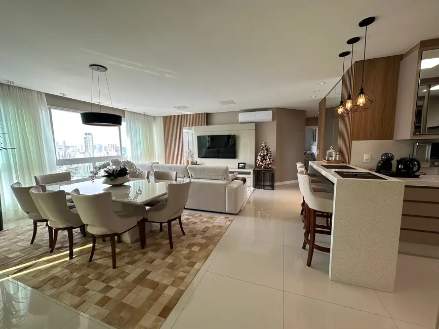 Apartamento com 4 quartos à venda, 148m2 em Centro, Balneario Camboriu - SC - imagem 1 Foto 1 de Apartamento com 4 quartos à venda, 148m2 em Centro, Balneario Camboriu - SC
