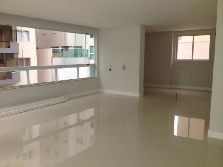 Apartamento com 3 quartos à venda, 145m2 em Centro, Balneario Camboriu - SC - imagem 6 Foto 6 de Apartamento com 3 quartos à venda, 145m2 em Centro, Balneario Camboriu - SC