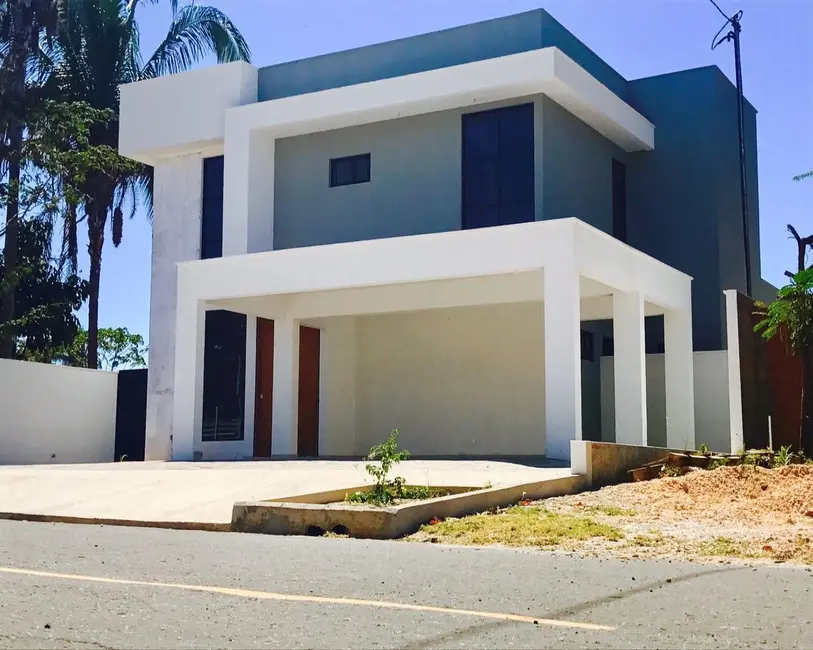 Foto 2 de Casa com 4 quartos à venda, 256m2 em Tabajaras, Teresina - PI