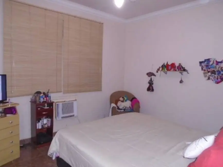 Casa com 3 quartos à venda, 220m2 em Vila Valqueire, Rio De Janeiro - RJ - imagem 6 Foto 6 de Casa com 3 quartos à venda, 220m2 em Vila Valqueire, Rio De Janeiro - RJ