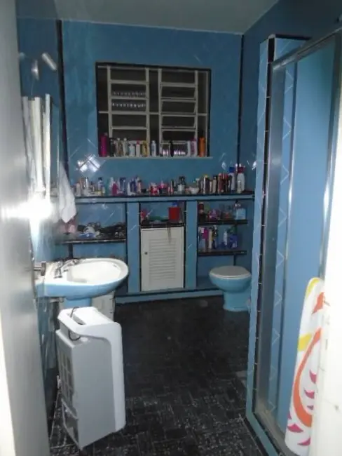 Casa com 3 quartos à venda, 220m2 em Vila Valqueire, Rio De Janeiro - RJ - imagem 8 Foto 8 de Casa com 3 quartos à venda, 220m2 em Vila Valqueire, Rio De Janeiro - RJ
