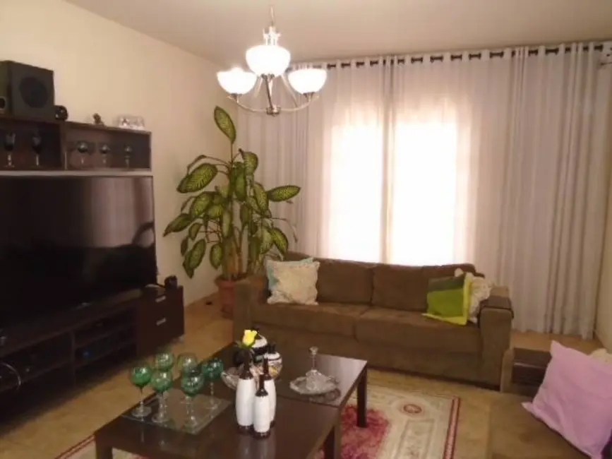 Casa de Condomínio com 5 quartos à venda, 487m2 em Anil, Rio De Janeiro - RJ - imagem 3 Foto 3 de Casa de Condomínio com 5 quartos à venda, 487m2 em Anil, Rio De Janeiro - RJ