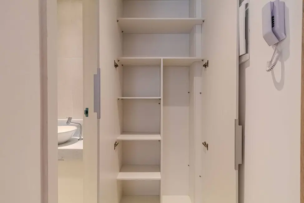 Apartamento com 1 quarto à venda, 38m2 em Copacabana, Rio De Janeiro - RJ - imagem 5 Foto 5 de Apartamento com 1 quarto à venda, 38m2 em Copacabana, Rio De Janeiro - RJ