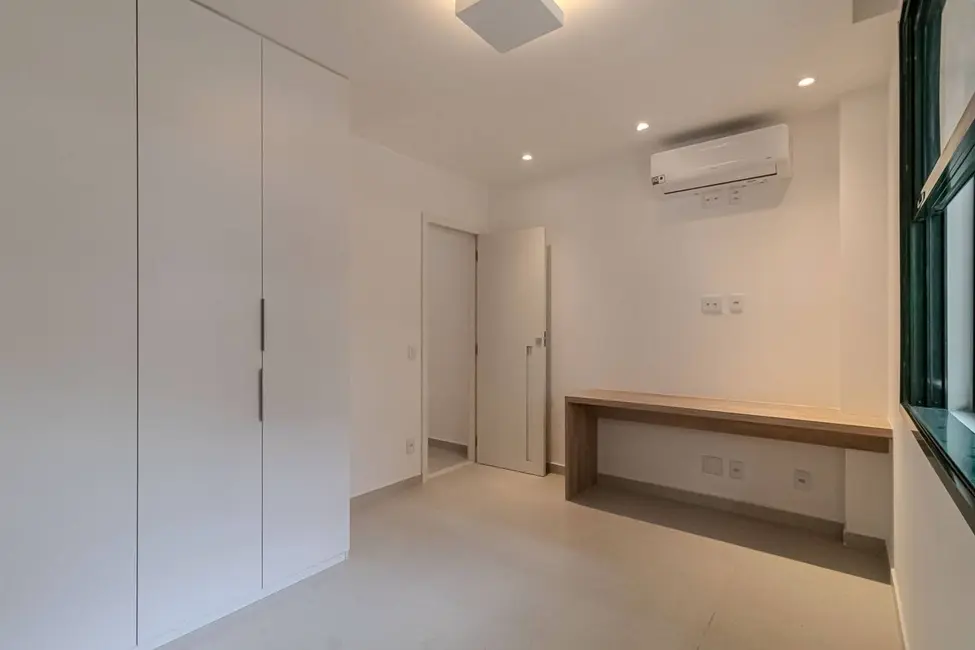 Apartamento com 1 quarto à venda, 36m2 em Copacabana, Rio De Janeiro - RJ - imagem 8 Foto 8 de Apartamento com 1 quarto à venda, 36m2 em Copacabana, Rio De Janeiro - RJ