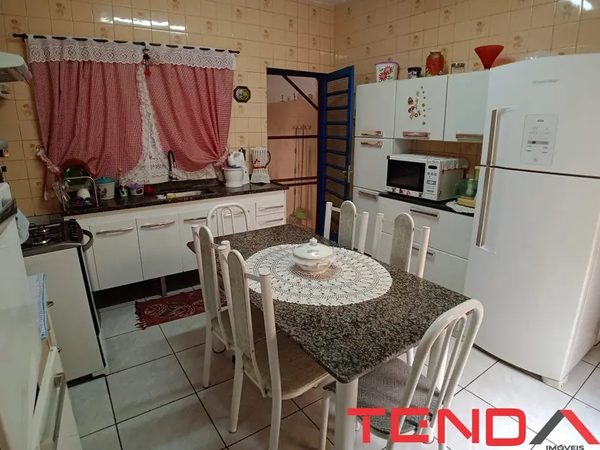 Casa com 3 quartos à venda, 214m2 em Jardim Jatobá, Sorocaba - SP - imagem 7 Foto 7 de Casa com 3 quartos à venda, 214m2 em Jardim Jatobá, Sorocaba - SP