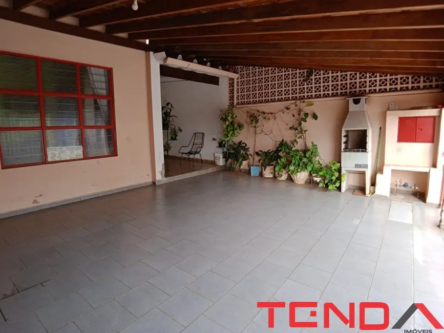 Casa com 3 quartos à venda, 214m2 em Jardim Jatobá, Sorocaba - SP - imagem 2 Foto 2 de Casa com 3 quartos à venda, 214m2 em Jardim Jatobá, Sorocaba - SP