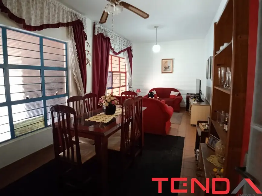 Casa com 3 quartos à venda, 214m2 em Jardim Jatobá, Sorocaba - SP - imagem 5 Foto 5 de Casa com 3 quartos à venda, 214m2 em Jardim Jatobá, Sorocaba - SP