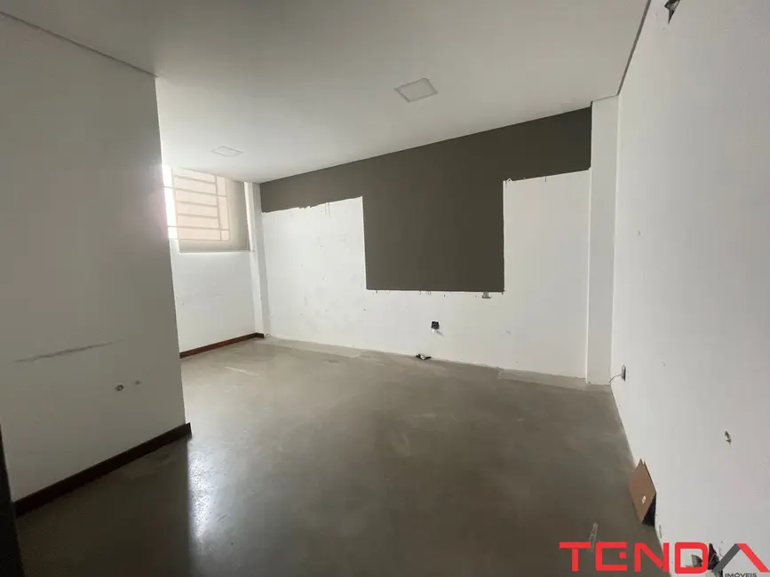 Foto 3 de Sala Comercial para alugar, 360m2 em Itapeva, Votorantim - SP