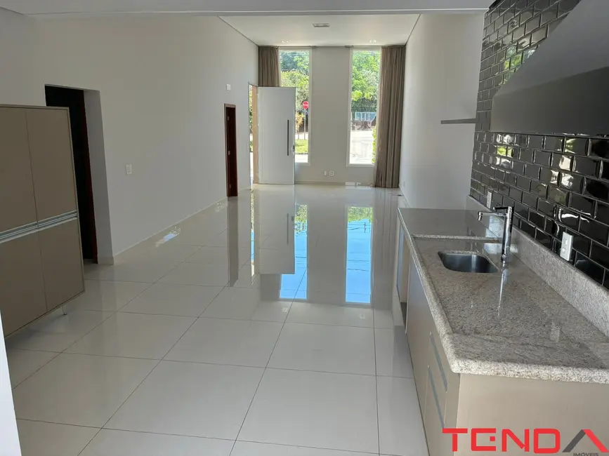 Casa de Condomínio com 2 quartos à venda, 140m2 em Chácaras Reunidas São Jorge, Sorocaba - SP - imagem 5 Foto 5 de Casa de Condomínio com 2 quartos à venda, 140m2 em Chácaras Reunidas São Jorge, Sorocaba - SP
