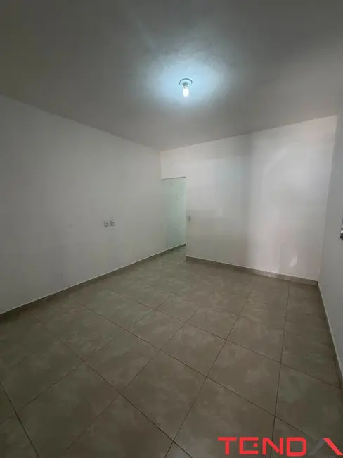 Casa com 2 quartos para alugar, 80m2 em Jardim Nilton Torres, Sorocaba - SP - imagem 3 Foto 3 de Casa com 2 quartos para alugar, 80m2 em Jardim Nilton Torres, Sorocaba - SP