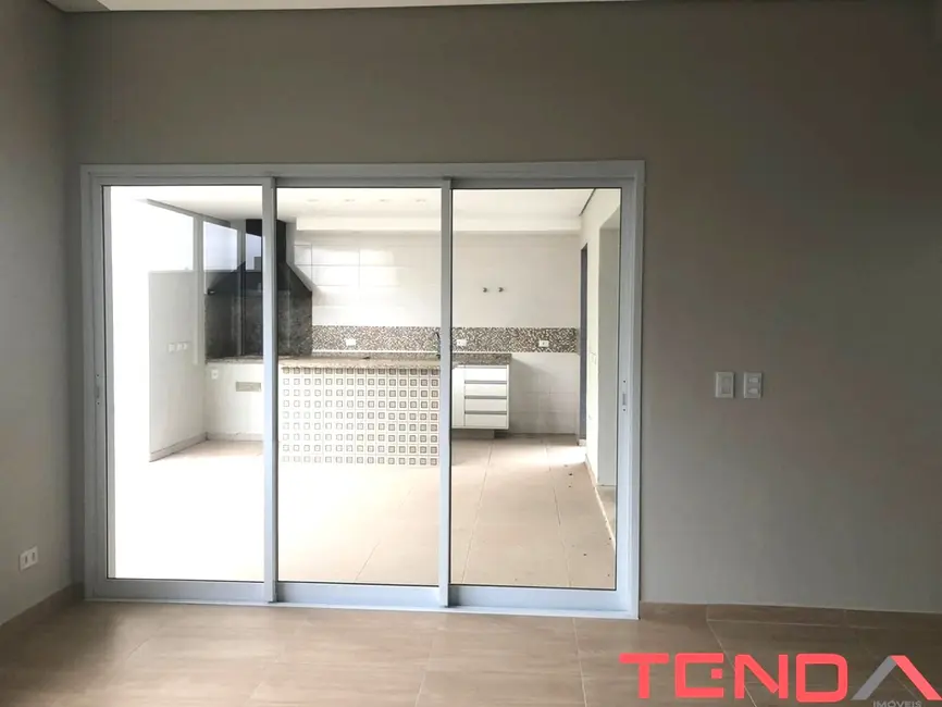 Casa de Condomínio com 3 quartos à venda, 254m2 em Jardim Residencial Chácara Ondina, Sorocaba - SP - imagem 4 Foto 4 de Casa de Condomínio com 3 quartos à venda, 254m2 em Jardim Residencial Chácara Ondina, Sorocaba - SP