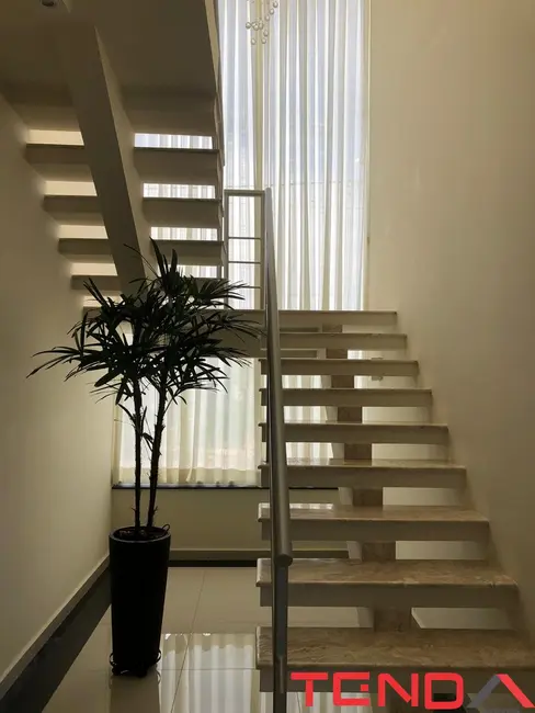 Casa de Condomínio com 3 quartos à venda, 318m2 em Jardim Residencial Chácara Ondina, Sorocaba - SP - imagem 4 Foto 4 de Casa de Condomínio com 3 quartos à venda, 318m2 em Jardim Residencial Chácara Ondina, Sorocaba - SP