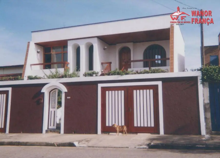 Foto 2 de Casa com 4 quartos à venda, 420m2 em Vila Paraíba, Guaratingueta - SP