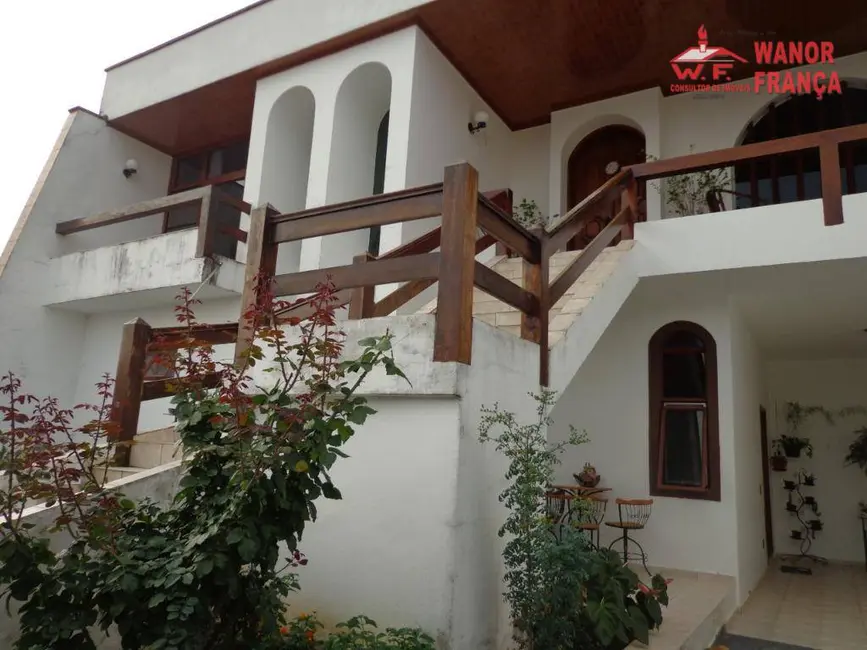 Foto 1 de Casa com 4 quartos à venda, 420m2 em Vila Paraíba, Guaratingueta - SP