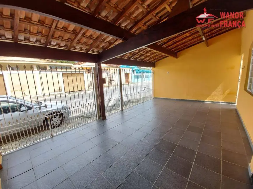 Foto 2 de Casa com 3 quartos à venda, 300m2 em Jardim Aeroporto, Guaratingueta - SP