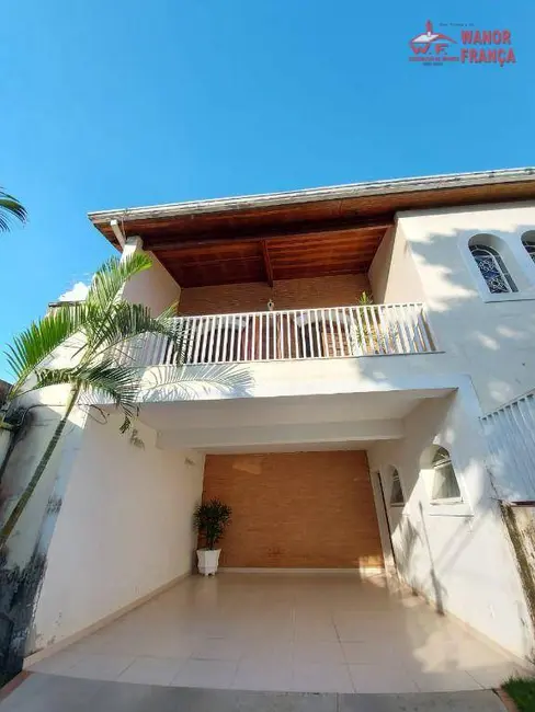 Foto 1 de Casa com 3 quartos à venda, 325m2 em São Dimas, Guaratingueta - SP