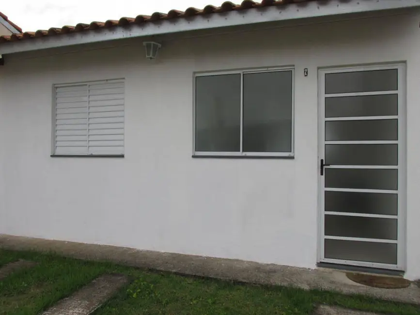 Foto 2 de Casa com 2 quartos para alugar, 120m2 em Jardim Aeroporto, Guaratingueta - SP