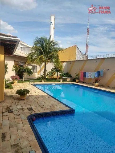 Foto 2 de Casa com 5 quartos para alugar, 775m2 em Village Mantiqueira, Guaratingueta - SP