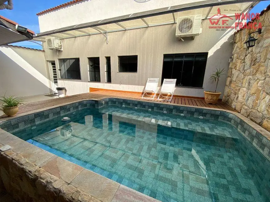 Foto 1 de Casa com 3 quartos à venda e para alugar, 300m2 em Vila Nunes, Lorena - SP