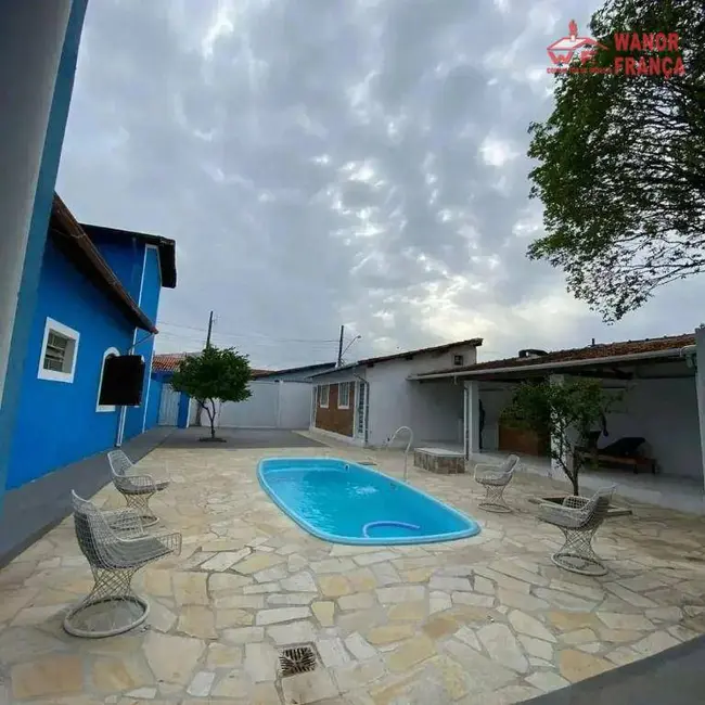 Foto 2 de Casa com 5 quartos para alugar, 300m2 em Vila Rosa, Guaratingueta - SP