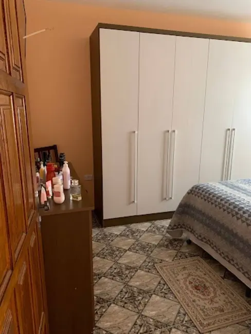 Sobrado com 3 quartos à venda em Jardim Santa Lúcia, Sorocaba - SP - imagem 9 Foto 9 de Sobrado com 3 quartos à venda em Jardim Santa Lúcia, Sorocaba - SP