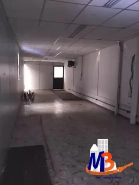 Armazém / Galpão com 4 quartos para alugar, 350m2 em Vila Carioca, São Paulo - SP - imagem 9 Foto 9 de Armazém / Galpão com 4 quartos para alugar, 350m2 em Vila Carioca, São Paulo - SP