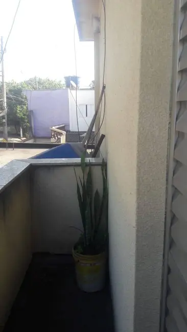 Sobrado com 2 quartos para alugar em Vila das Oliveiras, Taboao Da Serra - SP - imagem 2 Foto 2 de Sobrado com 2 quartos para alugar em Vila das Oliveiras, Taboao Da Serra - SP