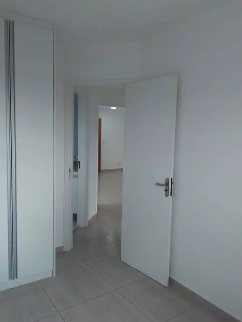 Apartamento com 3 quartos para alugar, 72m2 em Jardim Caner, Taboao Da Serra - SP - imagem 4 Foto 4 de Apartamento com 3 quartos para alugar, 72m2 em Jardim Caner, Taboao Da Serra - SP