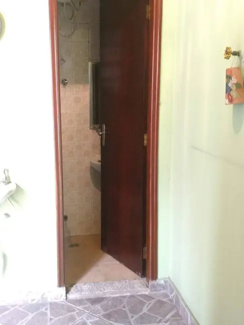 Casa com 2 quartos para alugar em Jardim Maria Rosa, Taboao Da Serra - SP - imagem 6 Foto 6 de Casa com 2 quartos para alugar em Jardim Maria Rosa, Taboao Da Serra - SP