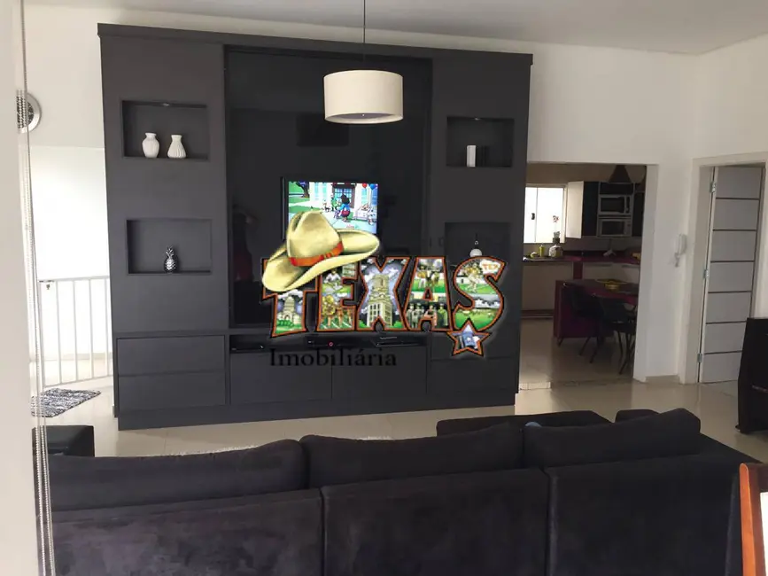 Foto 2 de Casa com 4 quartos à venda, 330m2 em Centro, Tres Coracoes - MG