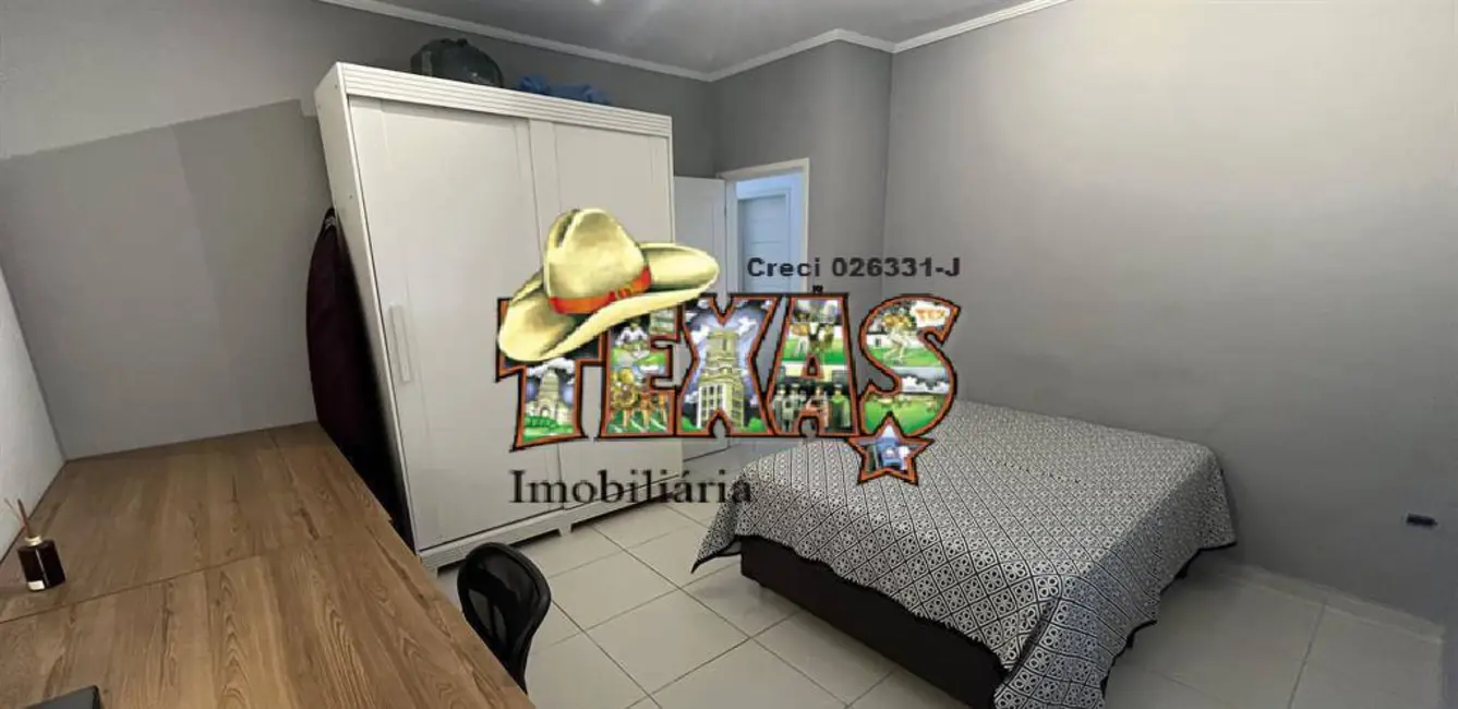 Foto 3 de Casa com 4 quartos à venda, 206m2 em Peruibe - SP