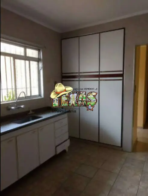 Sobrado com 6 quartos para alugar, 250m2 em Jardim Estela, Poa - SP - imagem 7 Foto 7 de Sobrado com 6 quartos para alugar, 250m2 em Jardim Estela, Poa - SP