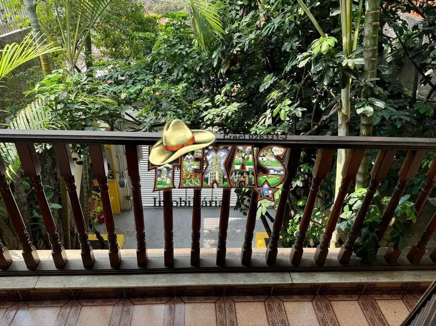 Foto 1 de Casa com 4 quartos à venda, 195m2 em Parque Boturussu, São Paulo - SP