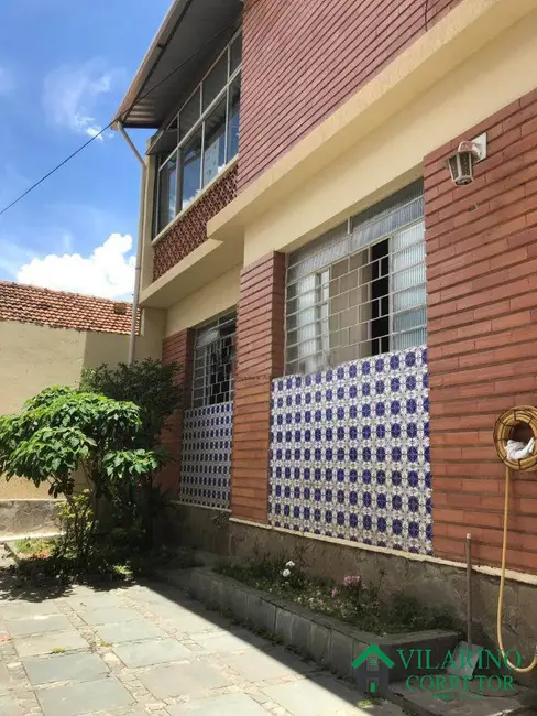 Casa com 7 quartos à venda, 198m2 em Colégio Batista, Belo Horizonte - MG - imagem 2 Foto 2 de Casa com 7 quartos à venda, 198m2 em Colégio Batista, Belo Horizonte - MG