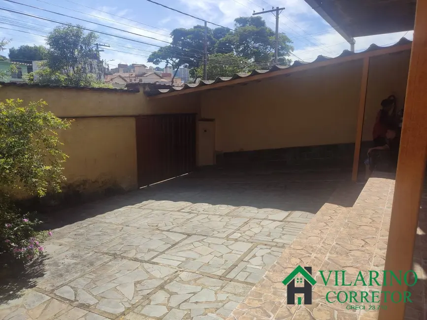 Casa com 5 quartos à venda, 275m2 em Alípio de Melo, Belo Horizonte - MG - imagem 4 Foto 4 de Casa com 5 quartos à venda, 275m2 em Alípio de Melo, Belo Horizonte - MG