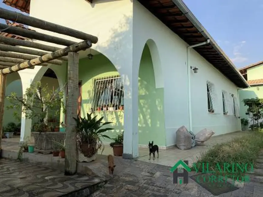 Casa com 4 quartos à venda, 225m2 em Rio Branco, Belo Horizonte - MG - imagem 2 Foto 2 de Casa com 4 quartos à venda, 225m2 em Rio Branco, Belo Horizonte - MG