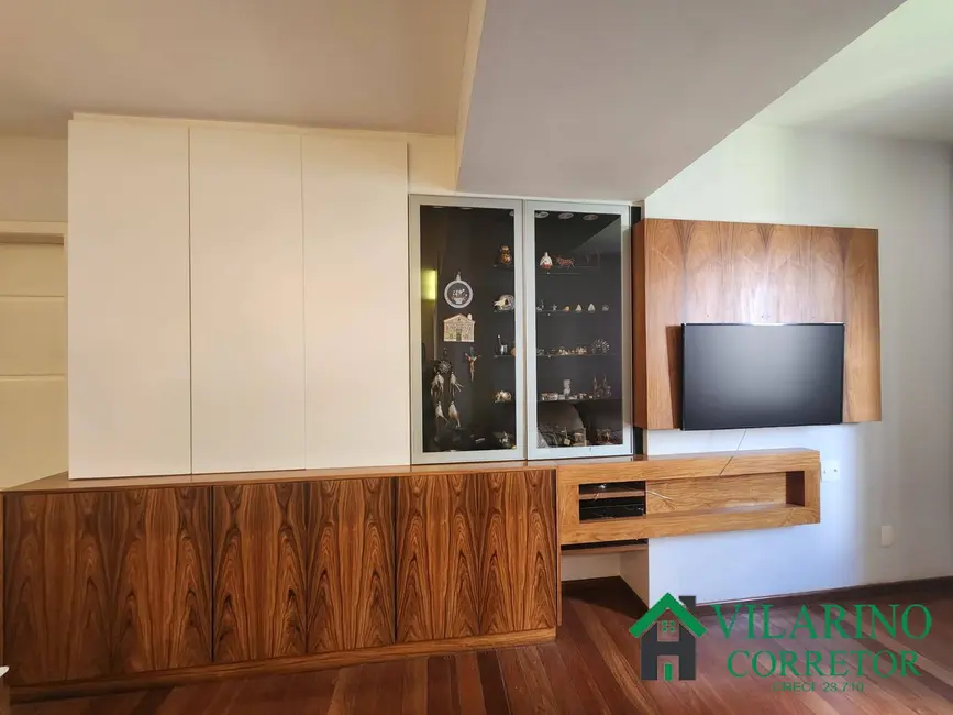 Apartamento com 3 quartos à venda, 128m2 em Santo Antônio, Belo Horizonte - MG - imagem 8 Foto 8 de Apartamento com 3 quartos à venda, 128m2 em Santo Antônio, Belo Horizonte - MG