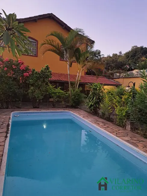 Foto 2 de Casa com 4 quartos à venda, 285m2 em Pousada Santo Antônio, Belo Horizonte - MG