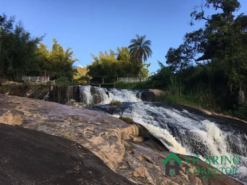 Foto 1 de Fazenda / Haras com 4 quartos à venda, 400m2 em Nova Uniao - MG
