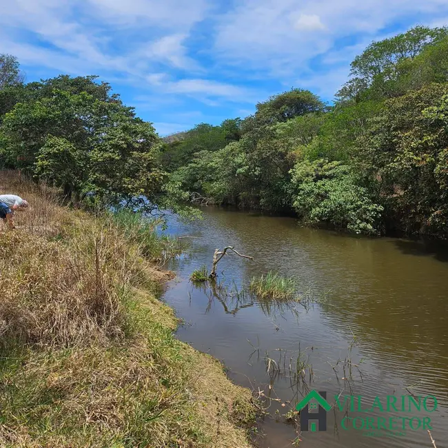 Sítio / Rancho com 3 quartos à venda, 300m2 em Taquaracu De Minas - MG - imagem 2 Foto 2 de Sítio / Rancho com 3 quartos à venda, 300m2 em Taquaracu De Minas - MG
