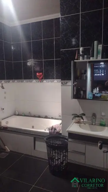 Casa com 3 quartos à venda, 250m2 em Jardim Vitória, Belo Horizonte - MG - imagem 4 Foto 4 de Casa com 3 quartos à venda, 250m2 em Jardim Vitória, Belo Horizonte - MG