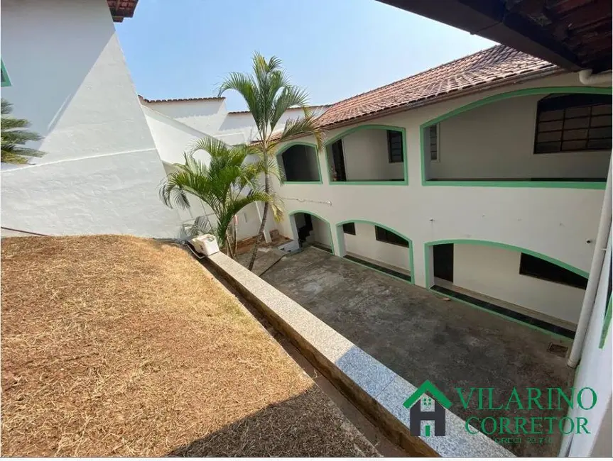 Foto 1 de Casa com 3 quartos à venda, 327m2 em Pedro Leopoldo - MG