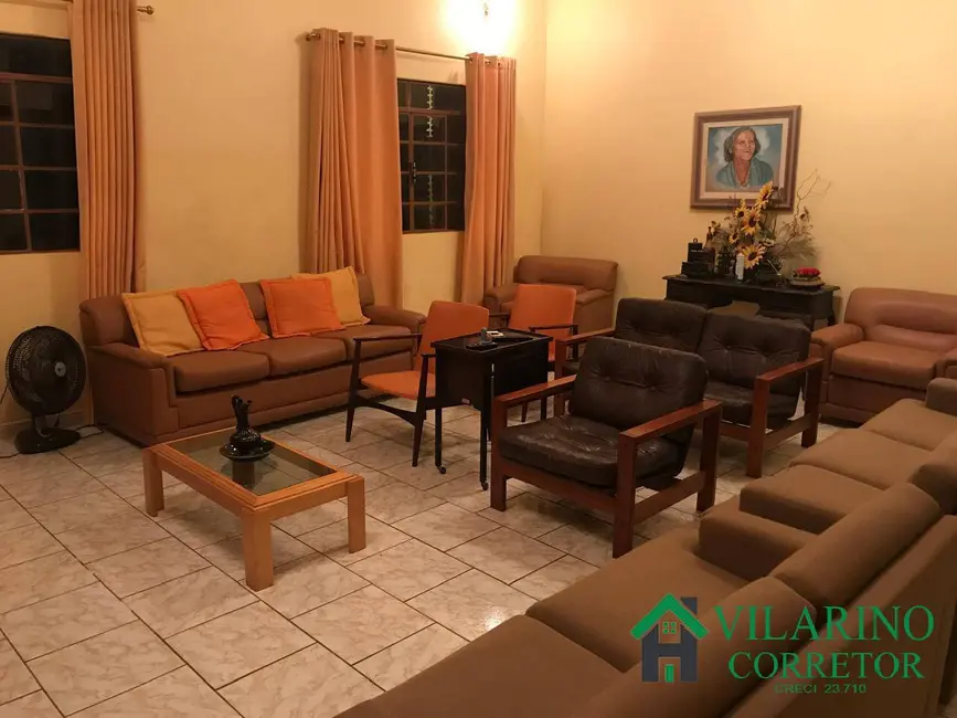 Fazenda / Haras com 6 quartos à venda, 1000m2 em Tres Marias - MG - imagem 2 Foto 2 de Fazenda / Haras com 6 quartos à venda, 1000m2 em Tres Marias - MG