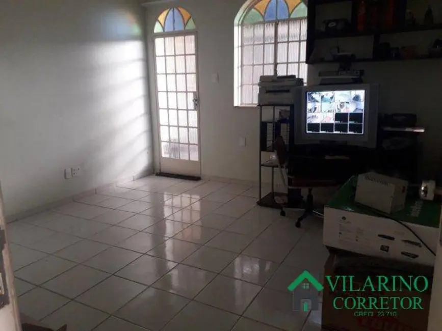 Casa com 7 quartos à venda, 240m2 em Esplanada, Belo Horizonte - MG - imagem 2 Foto 2 de Casa com 7 quartos à venda, 240m2 em Esplanada, Belo Horizonte - MG