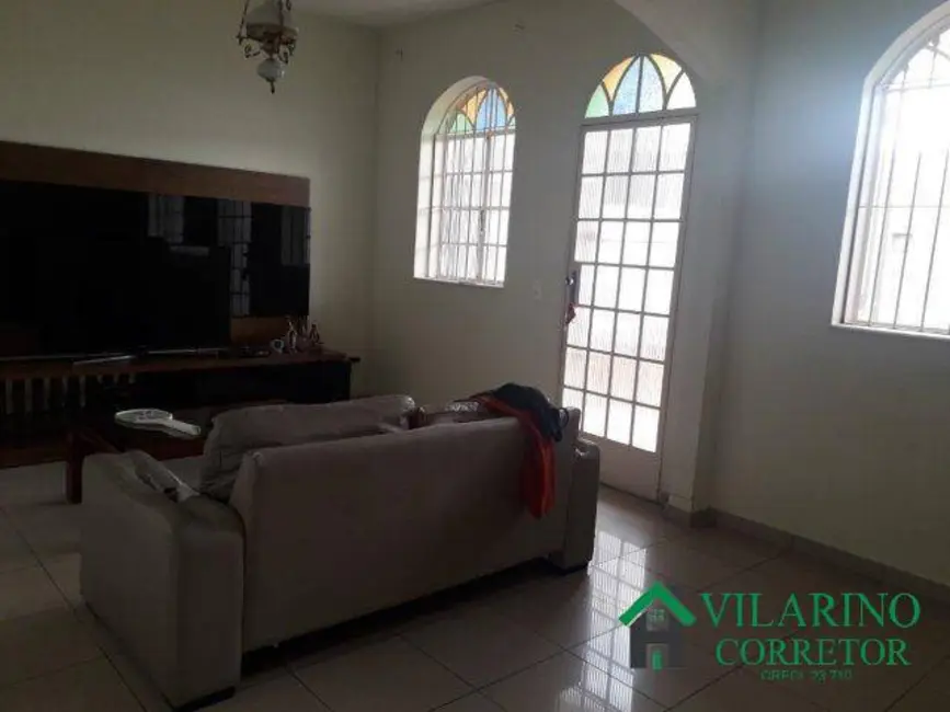 Casa com 7 quartos à venda, 240m2 em Esplanada, Belo Horizonte - MG - imagem 3 Foto 3 de Casa com 7 quartos à venda, 240m2 em Esplanada, Belo Horizonte - MG