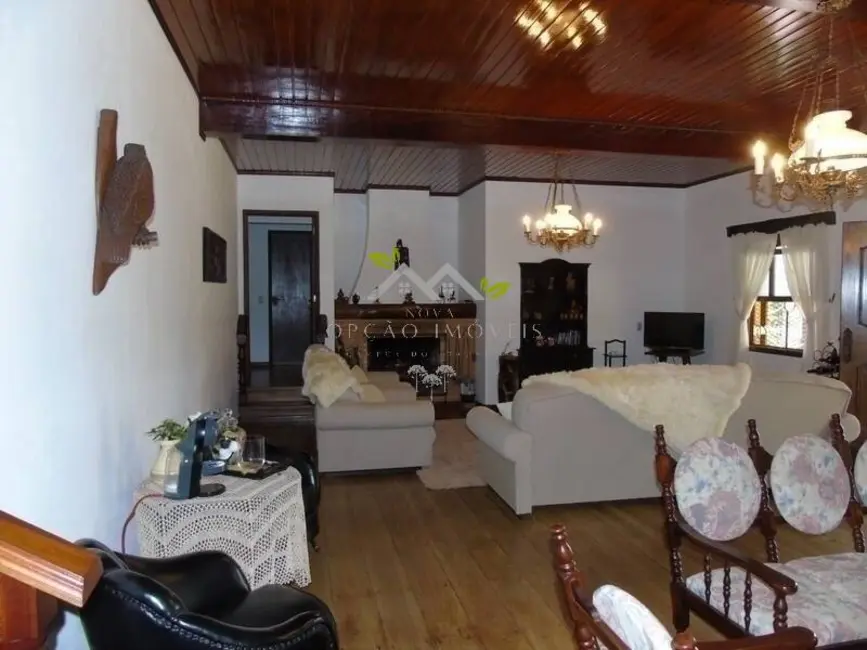 Foto 5 de Casa com 4 quartos à venda, 370m2 em Campos Do Jordao - SP