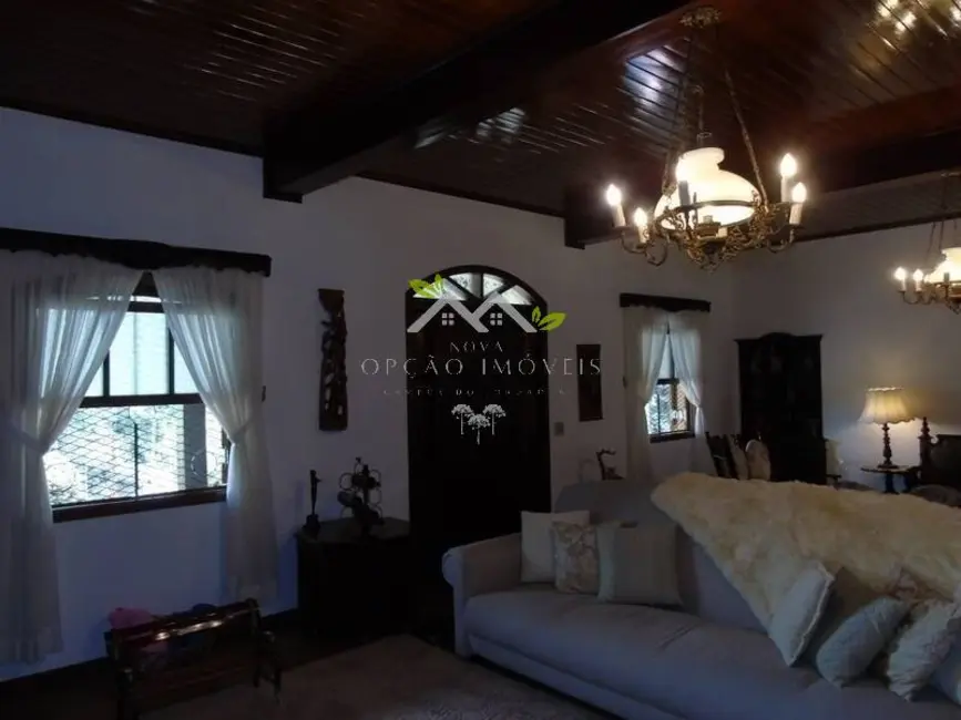 Foto 6 de Casa com 4 quartos à venda, 370m2 em Campos Do Jordao - SP