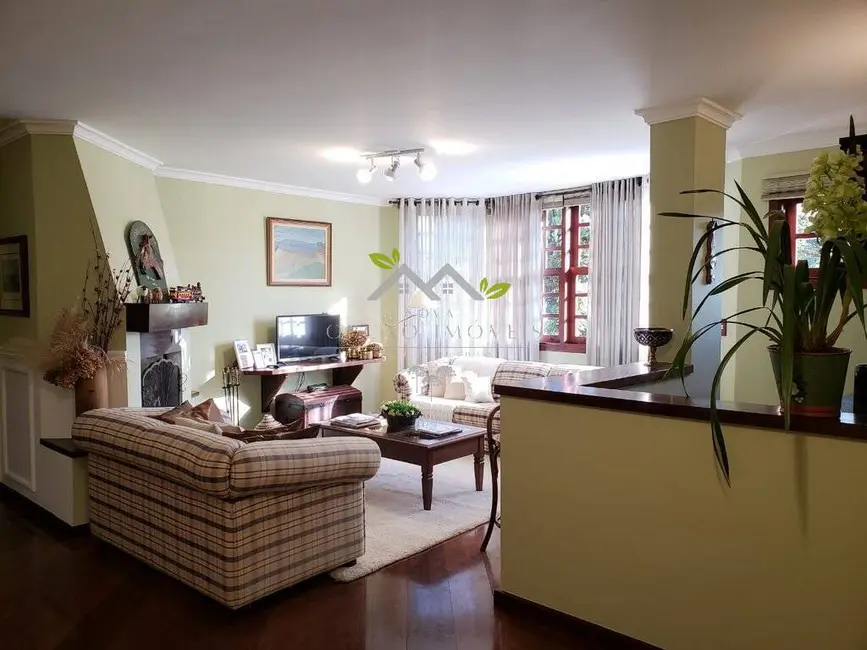 Apartamento com 3 quartos à venda, 141m2 em Campos Do Jordao - SP - imagem 4 Foto 4 de Apartamento com 3 quartos à venda, 141m2 em Campos Do Jordao - SP